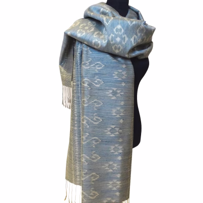 Seidenschal ikat hellblau