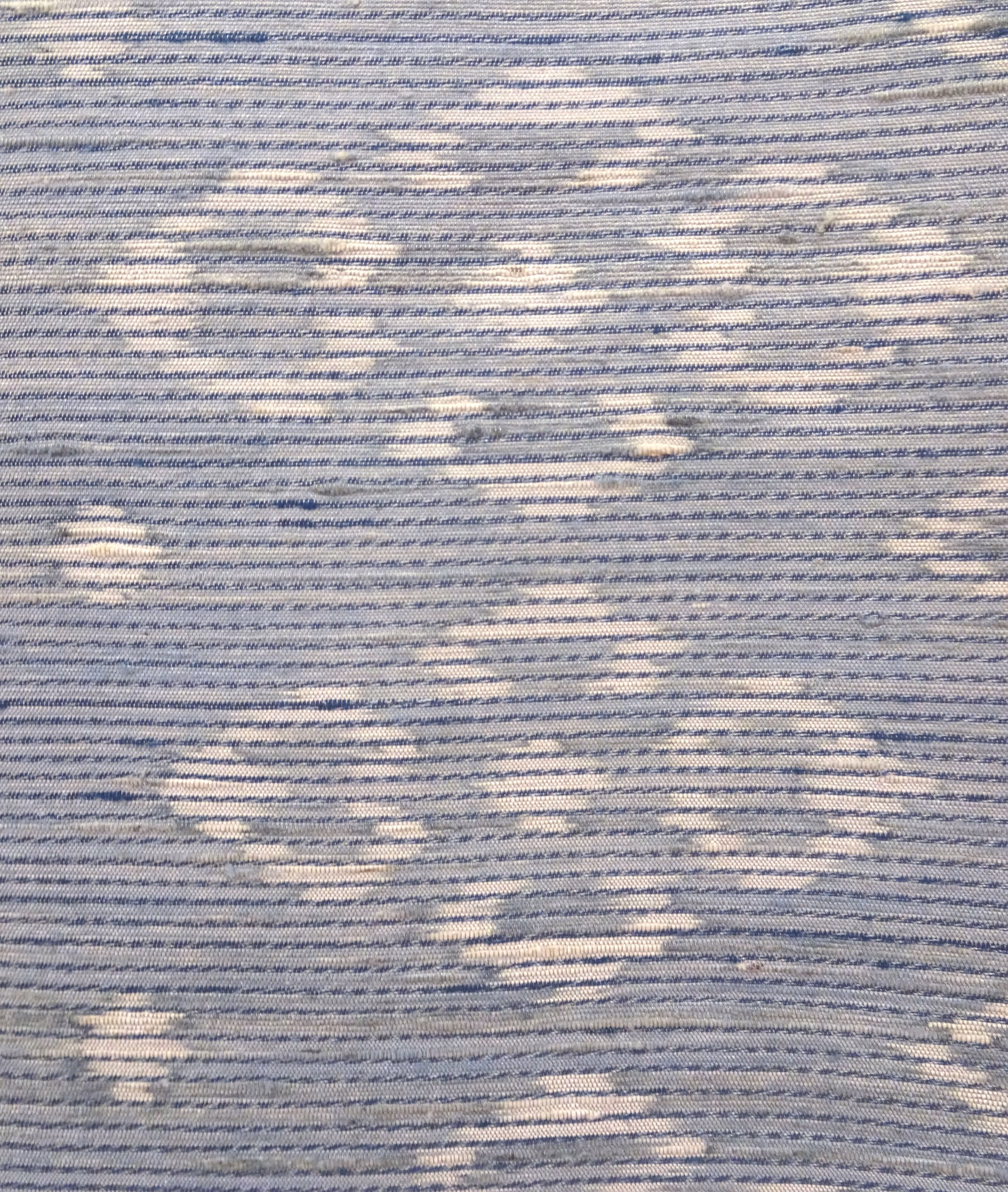 Seidenschal mit Ikat-Design hellblau – Bild 5